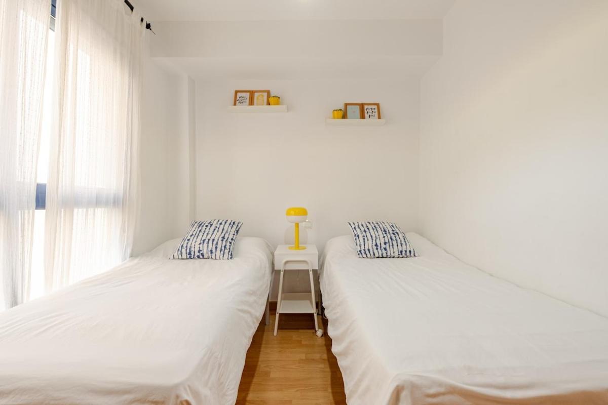 Explore From A Moderm Apartment *
