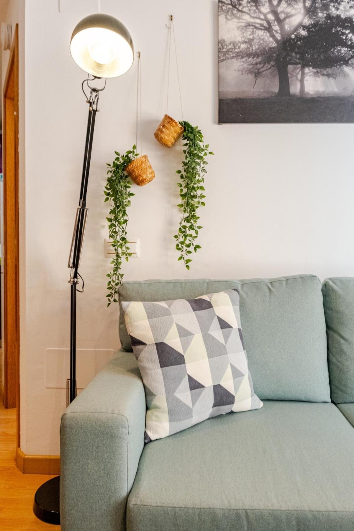Explore From A Moderm Apartment Málaga